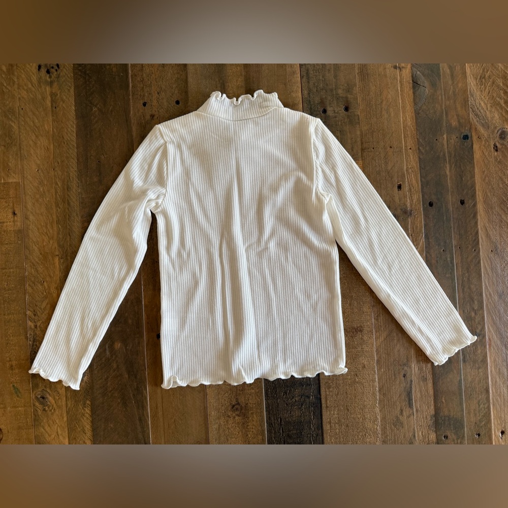 Janie & Jack - RIBBED RUFFLE TRIM TURTLENECK - Color: Jet Ivory - Size: 4 - Picture 3 of 4